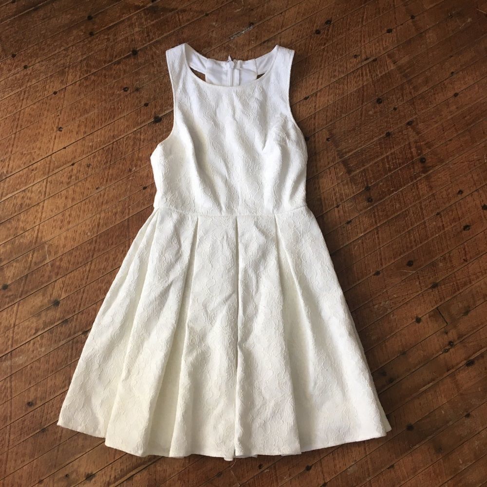 Lulu’s off white, flower embossed brocade S skater dress